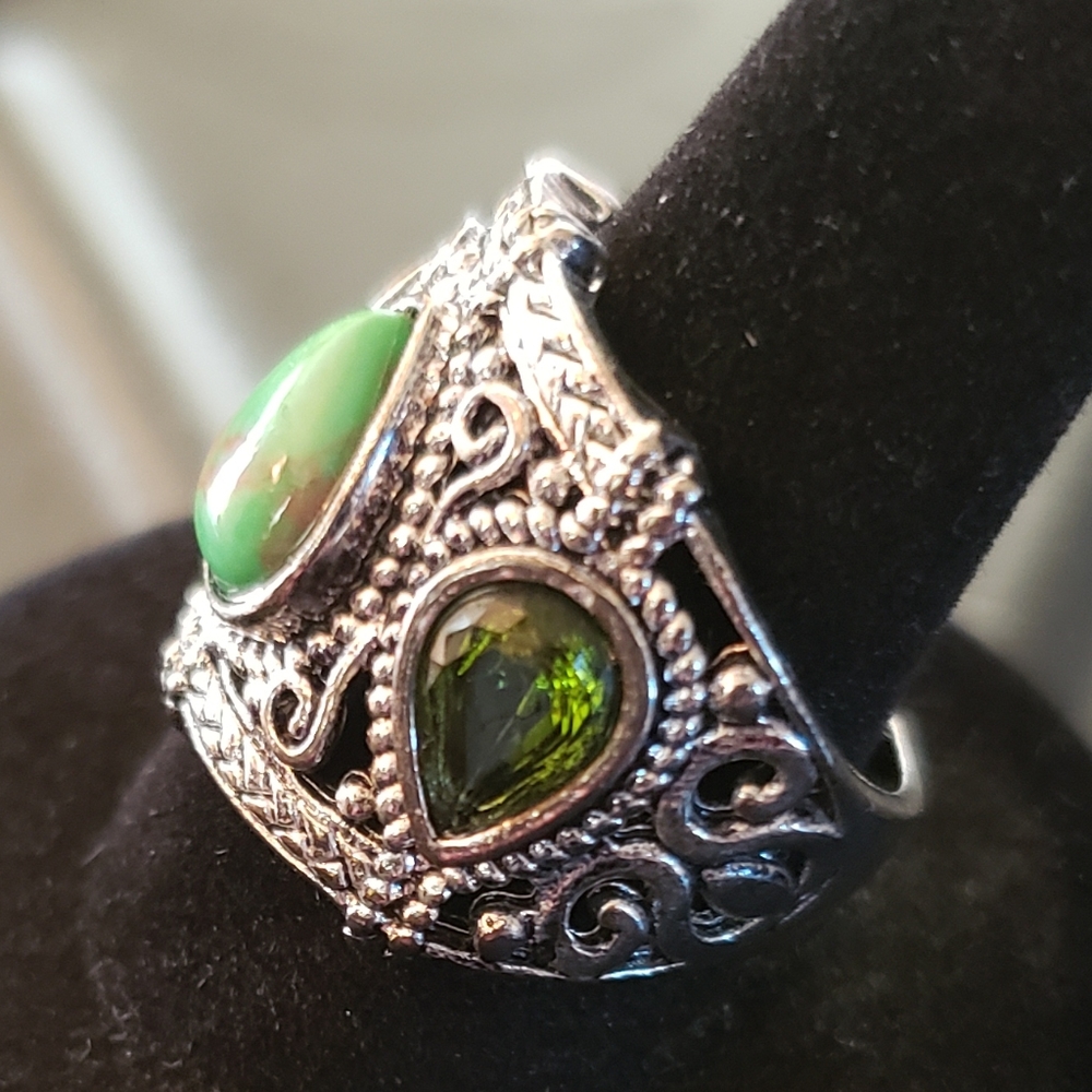 Beautiful Green Turquoise With Peridot - Picture 4 of 4